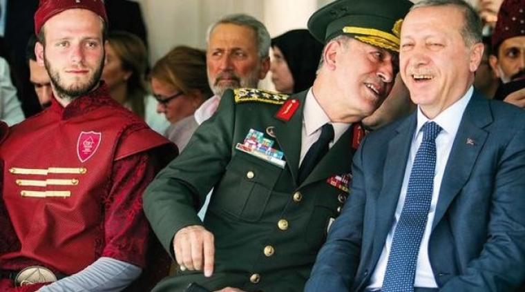 Χουλούσι Ακάρ και Ταγίπ Ερντογάν