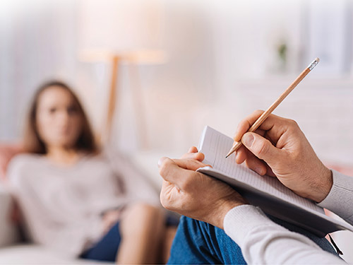 Όσοι αναγνωρίζουν στον εαυτό τους συμπτώματα ΜΔΔ καλό είναι να αναζητήσουν ένα επαγγελματία σύμβουλο, γιατρό ή θεραπευτή με τον οποίο θα μπορέσουν να μοιραστουν τις ανησυχίες τους.